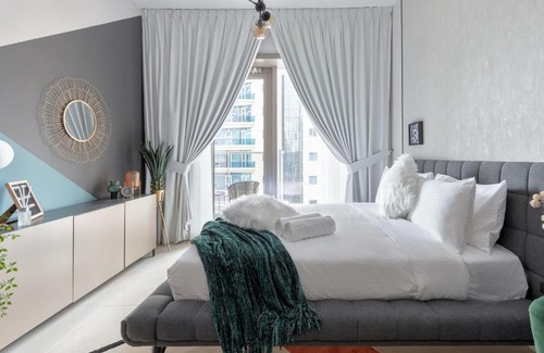 Dubai Marina Apartment | Stella Stays Bright Studio Dubai JBR Beach Netflix