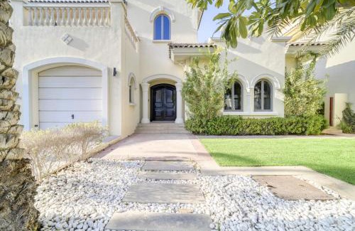 Palm Jumeirah Villa | Stella Stays Brilliant 4 BDR Palm Villa Beach Private Pool