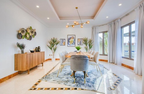 Palm Jumeirah Villa | Stella Stays Fabulous 4 BDR Palm Villa Beach Private Pool