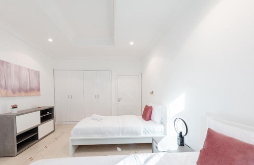 Palm Jumeirah Villa | Stella Stays Magnificent 4 BDR Palm Villa Beach Private Pool