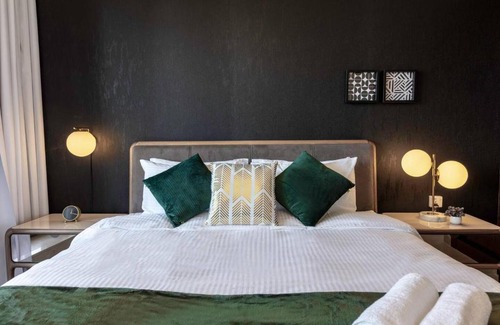 Dubai Marina Apartment | Stella Stays Stylish 1 BDR Dubai JBR Beach Netflix