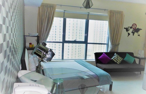 Dubai Marina Apartment | Studio - Bay Central