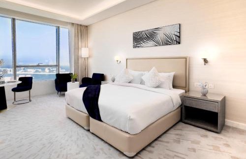 Palm Jumeirah Apartment | Studio in Palm Tower with Stunning Sea View