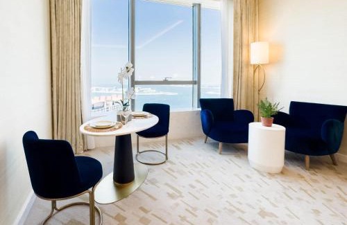 Palm Jumeirah Apartment | Studio in Palm Tower with Stunning Sea View