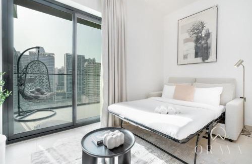Business Bay Apartment | Studio With Jaw-Dropping Canal And Burj Views