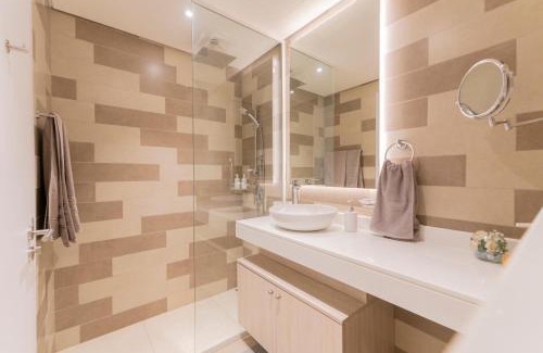 Palm Jumeirah Apartment | Studio with pool and private beach access on Palm Jumeirah