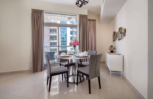 Dubai Marina Apartment | Stunning 1BR with Marina Views