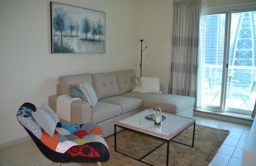 Jumeirah Lake Towers Apartment | Stunning Lake Views in Dubai JLT