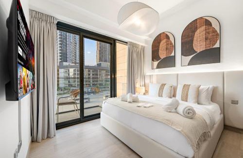 Nad Al Sheba Apartment | Stylish 1BR with Netflix Pool & Gym Access