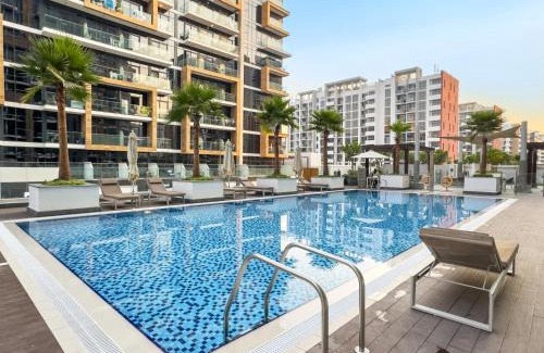 Nad Al Sheba Apartment | Stylish 1BR with Netflix Pool & Gym Access