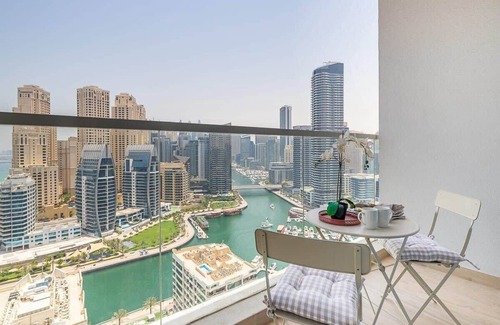 Dubai Marina Apartment | Stylish Studio with Marina & Sea Views!