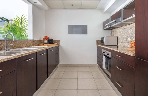 Dubai Marina Apartment | Stylish & Vibrant 1BR Apartment in Dubai Marina