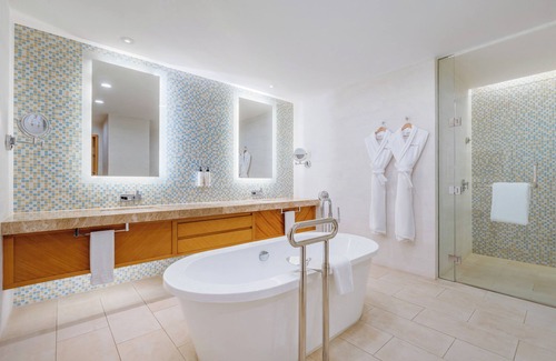 Al Muraqqabat Hotel | Swissotel Al Ghurair