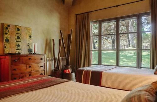 Sorrento Apartment | The gardens are beautifully tended with large expanses of perfect lawn