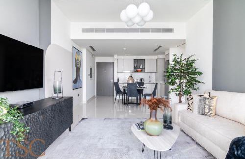 Dubai Marina Apartment | The Smart Concierge - Sunrise Bay beachfront
