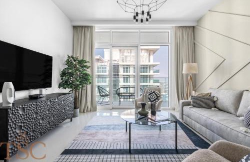 Dubai Marina Apartment | The Smart Concierge - Sunrise Bay beachfront