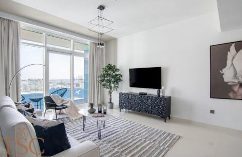 Dubai Marina Apartment | The Smart Concierge - Sunrise Bay tower 1