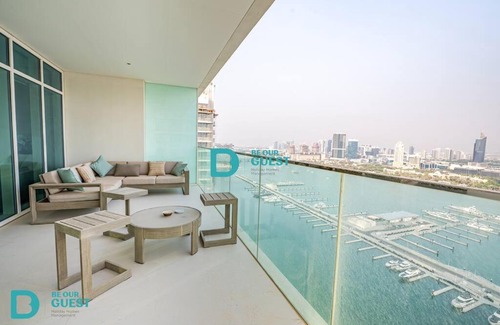 Dubai Marina Apartment | Three Bedroom Apartment with Panoramic Sea view