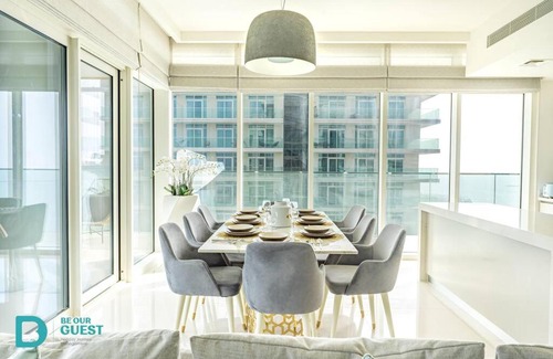 Dubai Marina Apartment | Three Bedroom Apartment with Panoramic Sea view
