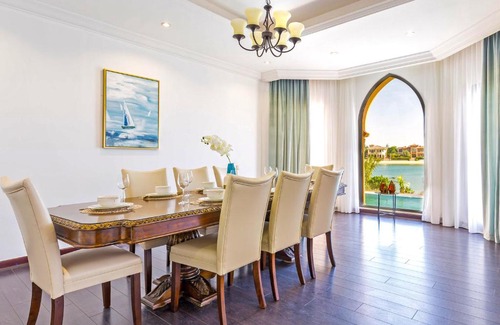 Palm Jumeirah Villa | Upscale 6BR Villa with Private Pool on Palm Jumeirah