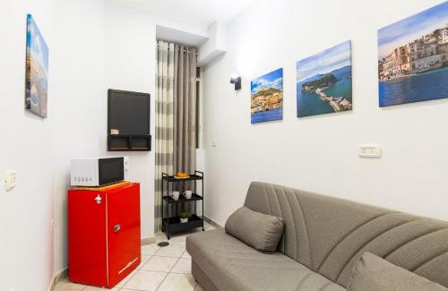 Montecalvario Apartment | Ventaglieri ground floor Room by Wonderful Italy