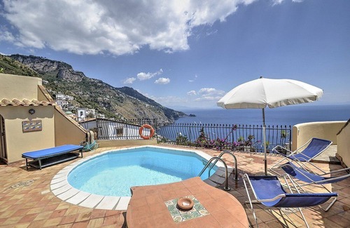 Praiano Villa | Villa Elvira: A splendid and luminous three-story villa built sheer above the sea, with Free WI-FI.