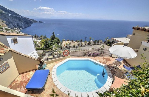 Praiano Villa | Villa Elvira: A splendid and luminous three-story villa built sheer above the sea, with Free WI-FI.