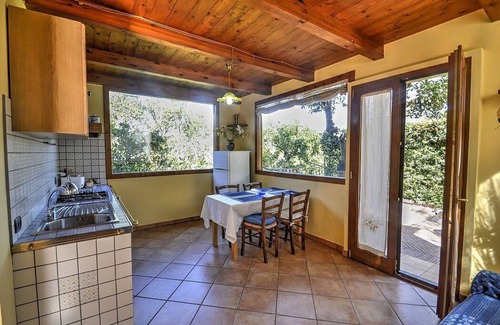 Sant'Agnello House | Villa Fillide D: A charming apartment that covers the entire ground floor of a villa surrounded by a lemon and orange garden, with Free WI-FI.