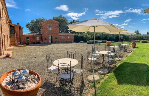 Foiano della Chiana Villa | Villa in La Selce with 9 bedrooms sleeps 28