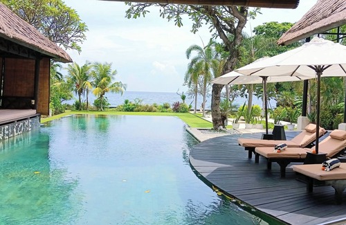 Lokapaksa Villa | VILLA TERANG BULAN: 4BR private family beachfront villa w/staff, pool & jacuzzi