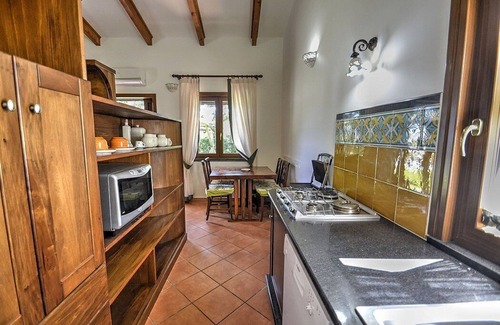 Sant'Agata sui Due Golfi House | Villino Alfredo B: A charming cottage situated in a quiet location, a few minutes from the town center, with Free WI-FI.