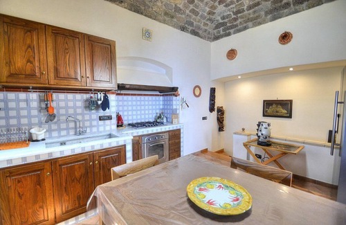 Sorrento Villa | Villino Clizia: A romantic and welcoming two-story villa with a view of the sea and of the Bay of Naples, with Free WI-FI.