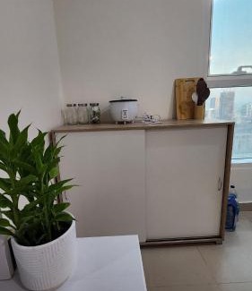 Al Majaz Apartment | Waterfront apartment with a breathtaking view
