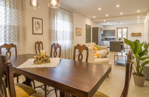 Le Piazze House | Wonderful villa for 4 guests with WIFI, A/C, TV and balcony