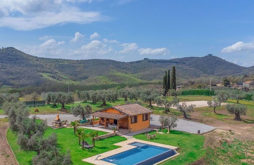 Panicale House | Wonderful private villa for 4 guests with A/C, WIFI, private pool, TV and balcony