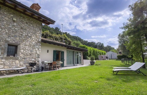 Cremignane Villa | Wonderful private villa for 6 people with WIFI, private pool, A/C, TV, patio and pets allowed