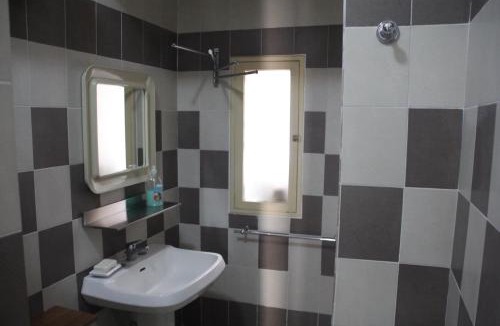 Naples City Centre House | 1 bed in Basic 6 Bed Female Room (share Bathroom)