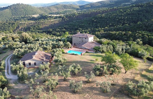 Teverina di Cortona House | 10 bedroom cottage for groups, wine/oil tasting, cooking lessons, private pool