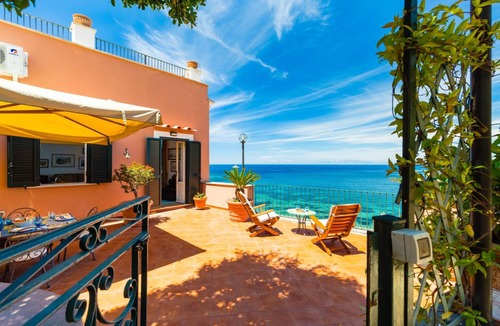 Casamicciola Terme Apartment | 100 m² Apartment ∙ 3 bedrooms ∙ 6 guests