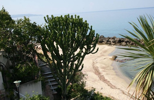 Pizzo Apartment | 100 m² Apartment ∙ 3 bedrooms ∙ 6 guests