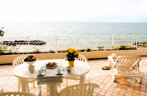 Pizzo Apartment | 100 m² Apartment ∙ 3 bedrooms ∙ 6 guests