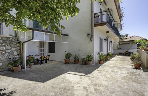 San Lazzaro Apartment | 100 m² Apartment ∙ 5 bedrooms ∙ 9 guests