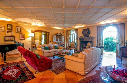 Polistena House | 1000 m² Maisonette ∙ 7 bedrooms ∙ 12 guests