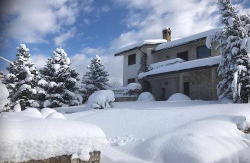 Lettomanoppello Villa | 1000 m² Villa ∙ 3 bedrooms ∙ 8 guests