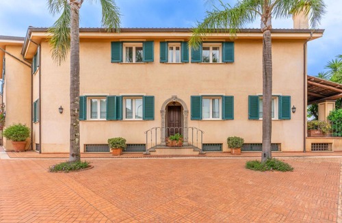 Polistena Villa | 1000 m² Villa ∙ 7 bedrooms ∙ 13 guests