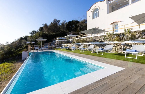 Anacapri Villa | 190 m² Villa ∙ 6 bedrooms ∙ 12 guests