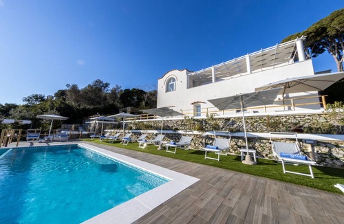 Anacapri Villa | 190 m² Villa ∙ 6 bedrooms ∙ 12 guests