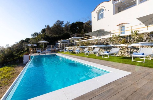 Anacapri Villa | 190 m² Villa ∙ 6 bedrooms ∙ 12 guests