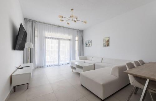 Umm Suqeim 3 Apartment | 1bd Partial Burj Al Arab View Prime Location