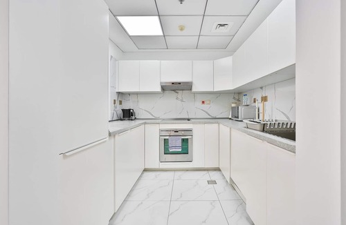 Jumeirah Lake Towers Apartment | 1BR Gem with Lake View Plus Pool & Gym Access